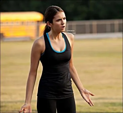 Dans quel pisode Elena veut-elle apprendre  tuer les vampires ?