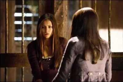 Dans l'pisode 08 de la saison 2, qu'y avait-il d'crit dans le message en papier que Bonnie a envoy  Elena ? 