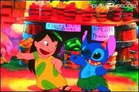 De quelle couleur est la jupe de Stitch ?