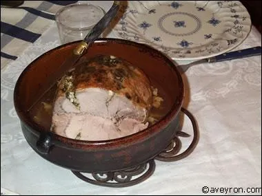 Dans la commune de Najac, on choisit le rti de porc dans le filet et on le fourre d'une persillade. Durant 3 jours, au frais, les armes vont se librer dans la viande. Cuisez ensuite au four.