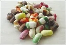 Tiens ! Qu' est-ce donc sur la desserte ? Des confiseries qui se distinguent de toutes les autres. La forme est rectangulaire, irrgulire. Les couleurs dfinissent les parfums.