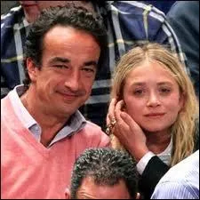 Le demi-frre de l'ex-Prsident n'est pas en reste, il sort dsormais avec une milliardaire amricaine, actrice et femmes d'affaires, qui a pour nom ?