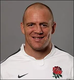 Voici son poux, Mike Tindall, qui vient donc d'entrer dans la famille royale britannique. Mike Tindall a-t-il acquis un titre royal par son mariage ?