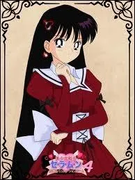 Avec qui Rei (Raya)vit-elle ?