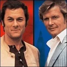 ''VOITURES DE SÉRIES (TÉLÉ)'' 
Danny Wilde et Brett Sinclair étaient les acteurs pricipaux dans ''Amicalement vôtre'' . Sur le générique génial et la musique de John Barry, on voit déjà les véhicules :