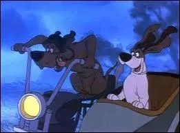 ''WALT DISNEY (CLASSIQUES)'' 
Dans ''Les Aristochats'' (1970), vous vous rappelez sûrement la poursuite délirante entre l'infâme Edgar le majordome sur son side-car et les deux chiens de ferme...