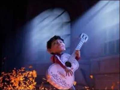 Par quel objet magique Miguel peut-il passer du monde des vivants au royaume des morts, et inversement ?