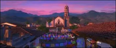 Quel est le nom du village où habite sa famille depuis plusieurs générations ?