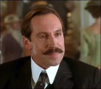 Comment s'appelle l'homme qui tente de persuader le capitaine de faire acclrer le paquebot ?