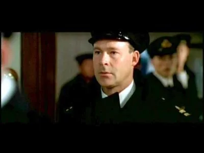 Qui se fait tirer dessus par le 1er officier Murdoch ?