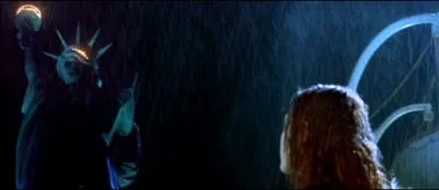 Quel nom de famille, Rose donne-t-elle  l'officier en charge de rpertorier tous les survivants ?