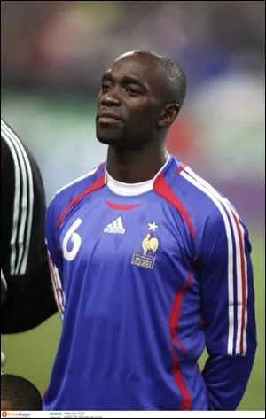 Ce footballeur d'origine congolaise, a termin sa carrire au PSG en 2011. Il fut membre de l'quipe de France de 95  2008. Il s'appelle :