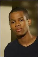 En quoi croit Tony le petit ami de Claire ?