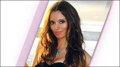 Avec qui Sandra sort-elle  la fin de la 1re srie ?