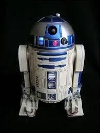 Le fameux comparse du prcdent, R2D2, et son langage siffl pourtant si comprhensible, est tout aussi sympathique, par la grce de l'acteur Kenny Baker qui l'habitait. Qu'tait R2D2 ?