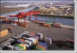 Le premier port fluvial d'Ile-de-France et le second d'Europe se trouve � :