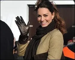 Comment s'appellent sa soeur et son frre ?