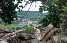 Comment appelle-t-on les habitants de la commune de Bouxurulles ?