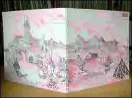 Une pochette d'album (moins connue du grand public) appartenant  l'cole mythique du Canterbury et qui a marqu cette cole. Mais  quel groupe ? Un indice : Nous sommes au pays du gris et du rose.