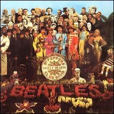 Commenons par une pochette mythique : Les Beatles et leur fameux album Sgt. Pepper's Lonely Hearts Club Band. Quels personnages furent limins de la version finale ?