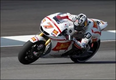 Quel pilote japonais, se trouvant maintenant en superbike, pilotait en GP  bord de cette moto ?