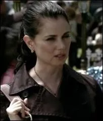 Qui est la mère biologique d'Elena ?