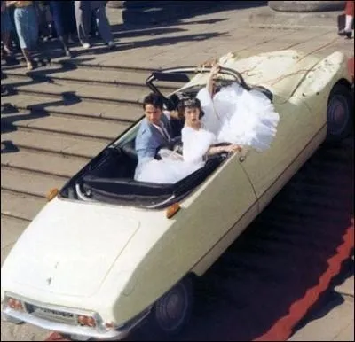 L'issue heureuse de l'idylle d'une princesse et un play boy en Citron cabriolet ... .