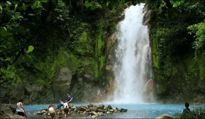 Pour vous baigner dans cette cascade, il vous faudra emprunter la rivire Cleste, dans le Parc national du volcan Tenorio. Pas difficile, il suffit de vous rendre ...