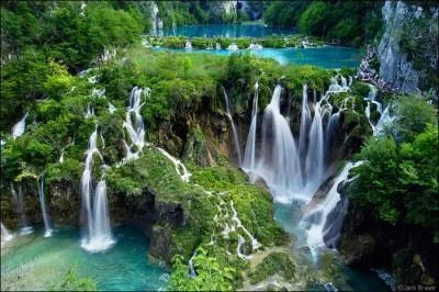 Sans aller aussi loin, il est possible de visiter les chutes de Plitvice, vous ne serez pas du, et vous en profiterez pour admirer les merveilles de ...