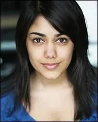 A la fin de la saison, avec qui Mara sort-elle ?