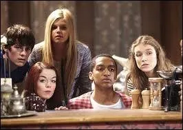 Dans la dernire preuve, quels sont les personnages qui sont tombs dans le trou ?