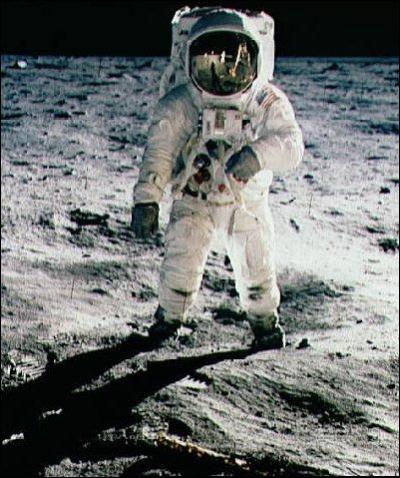 Qui a fait le premier pas sur la Lune ?