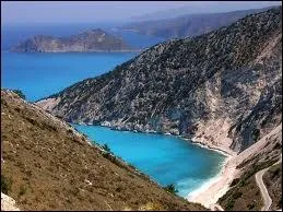 Nom propre : La pluie de novembre qui vient de (... ) fait sortir l'odeur des murailles. »