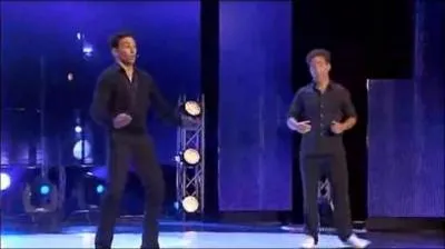 Dans le sketch de Florent Peyre et Lamine Lezghad :  Les robots qui nous aident , comment s'appelle l'option pour faire des trous ?