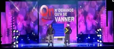 Selon ce sketch des Lascars Gay :  Jeu vido : mon corps est une manette , combien Laurent Ruquier a-t-il fait de buzz avec sa cuisse sans faire exprs ?