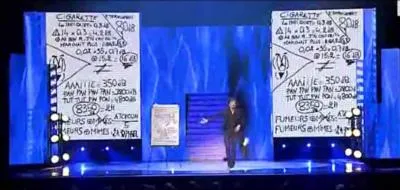 Dans ce sketch d'Arnaud Tsamere :  les fumeurs moins bruyants grce aux mimes , avec quoi compare-t-il le nombre de dcibels que fait un fumeur dans la rue ?