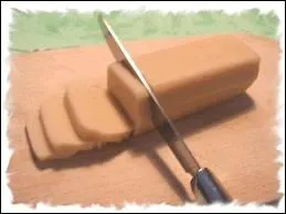 Pte confectionne  base d'amandes.