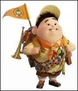 Qui remit le dernier badge de scout  Russell ?