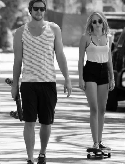Quand Miley et Liam se sont rencontrs sur le tournage de  The Last Song , Miley est directement tombe sous son charme.