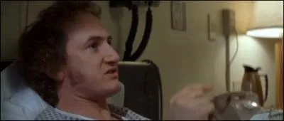 Pourquoi Kleinfeld s'aperoit que son chargeur est vide lors de la scne de l'hpital ?