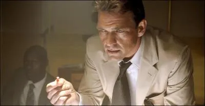 Pour quelle organisation l'agent Mike Whittier travaille-t-il ?