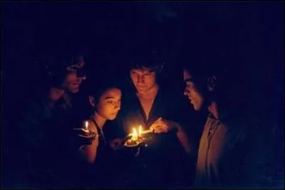 Lors de la sc�ne de la panne de courant, on apprend qu'un des locataires de l'appartement est sujet � l'achluophobie (peur du noir). Qui est-ce ?