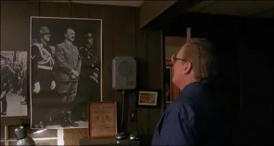 Quel nom porte le dirigeant du gang skinhead  Disciples of Christ  ?