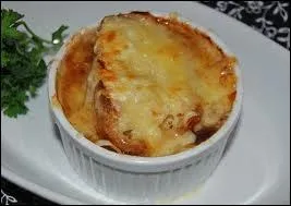 5 h du mat ! C'est l'heure de manger un peu, Padrino a faim ! Ferlie nous a prpar une soupe  l'oignon passe au four sur des crutons et recouverte de fromage :