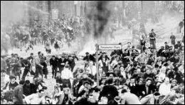 Quelle a été la principale cause de la construction du mur ?