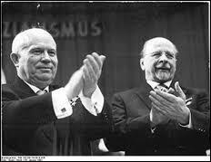 Quel président du conseil de la RDA a pris la decision de sa construction avec l'accord de Khrouchtchev ?