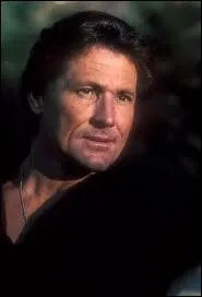 Ce tueur violent a marqu son poque, traquant sans relche les frres Jordache dans la mini-srie  grand succs Le riche et le pauvre. Fort bien jou par William Smith, c'est ?