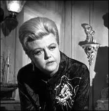 Sans aucun tat d'me, elle n'hsite pas par ambition pure et got du pouvoir  sacrifier l'autonomie de son propre fils. Angela Lansbury est terrifiante dans ce rle. C'est ?