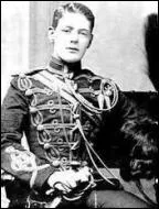 Qui est ce beau jeune homme svelte ?