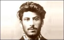 Qui est ce jeune homme au physique de jeune premier de cinma ?